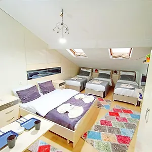 Taksim Center House , اسطنبول تركيا